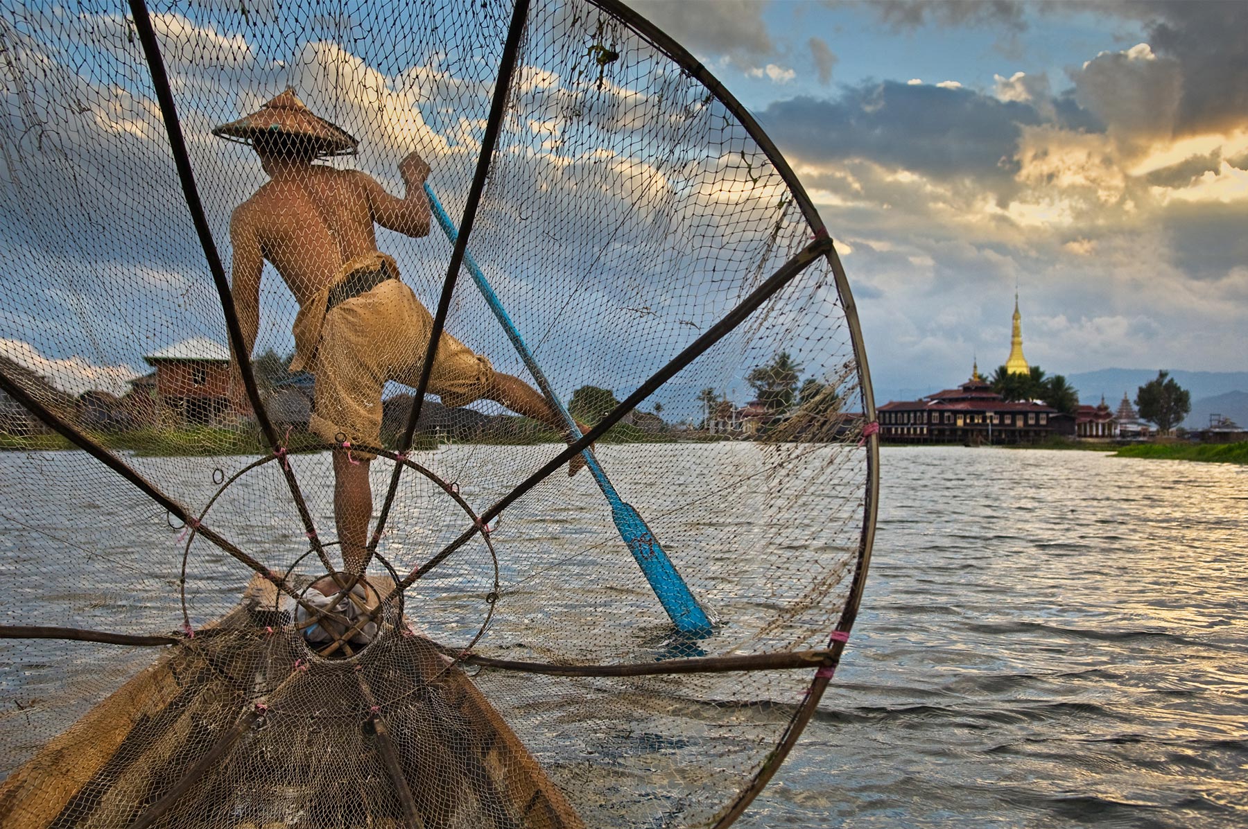 Fisherman on Inle Lake by Steve McCurry decorative image of BURMA-10075 , Selections from the Permanent Collection 2017-01-24 14:25:00
